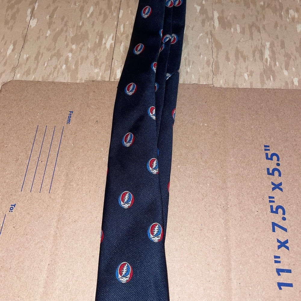 Grateful Dead limited edition tie small stain as seen in picture - Picture 5 of 9